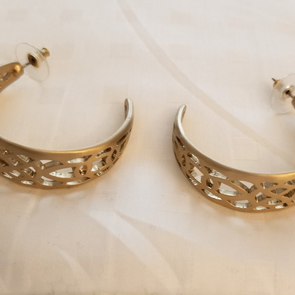 open weave stud post earrings